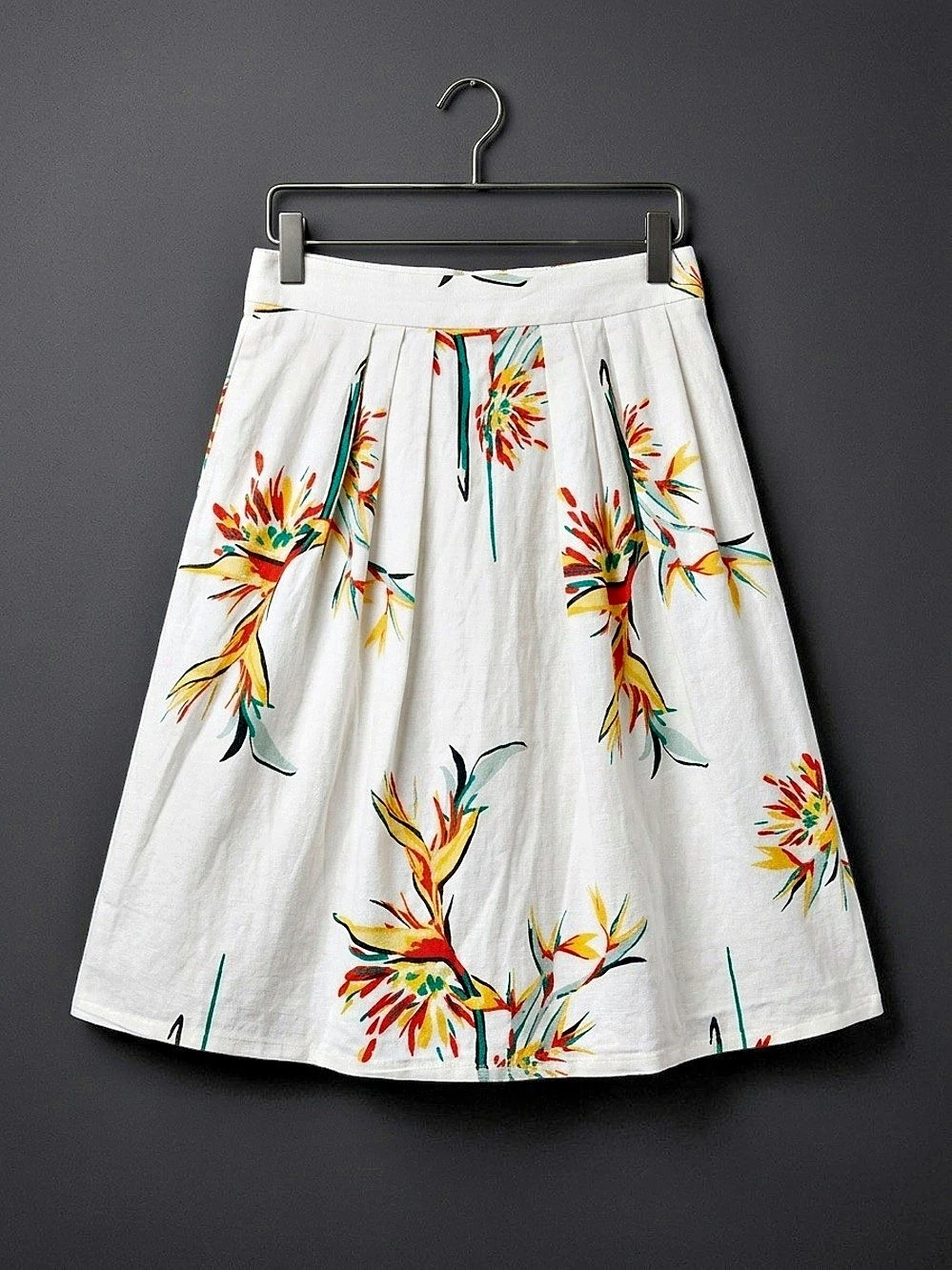 Eva Mendes Floral A-Line Skirt in White & Multicolor Like New